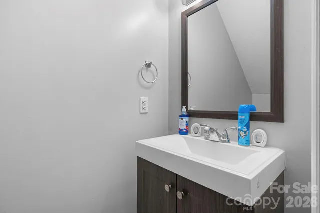 $159,000 | 1055 19th Street Northeast, Hickory, NC 28601