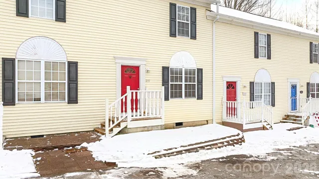 $159,000 | 1055 19th Street Northeast, Hickory, NC 28601