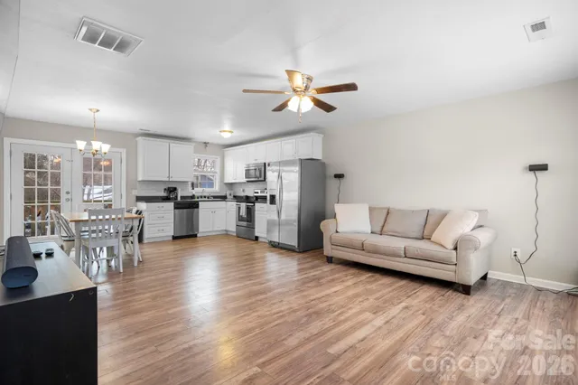 $159,000 | 1055 19th Street Northeast, Hickory, NC 28601