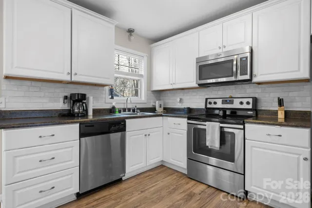 $159,000 | 1055 19th Street Northeast, Hickory, NC 28601