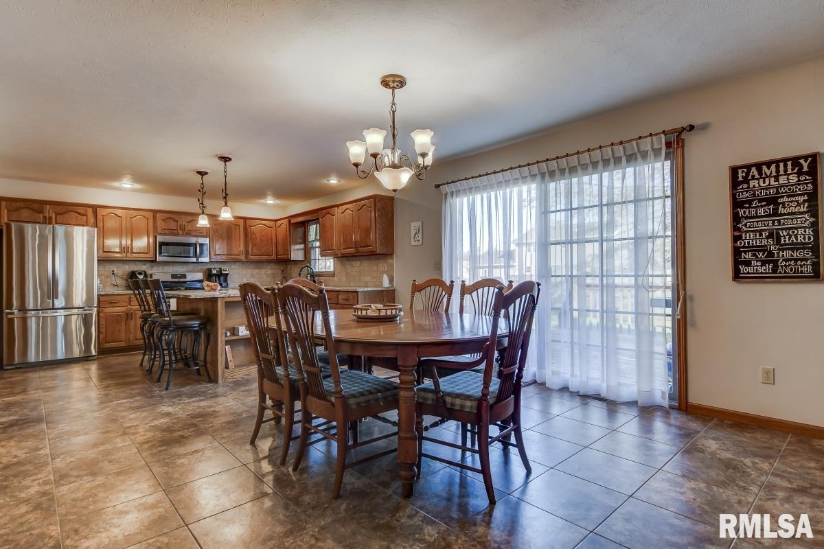 2512 Woodfield Road Springfield, IL 62711 - Photo 11 of 36