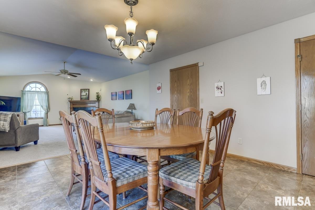 2512 Woodfield Road Springfield, IL 62711 - Photo 12 of 36