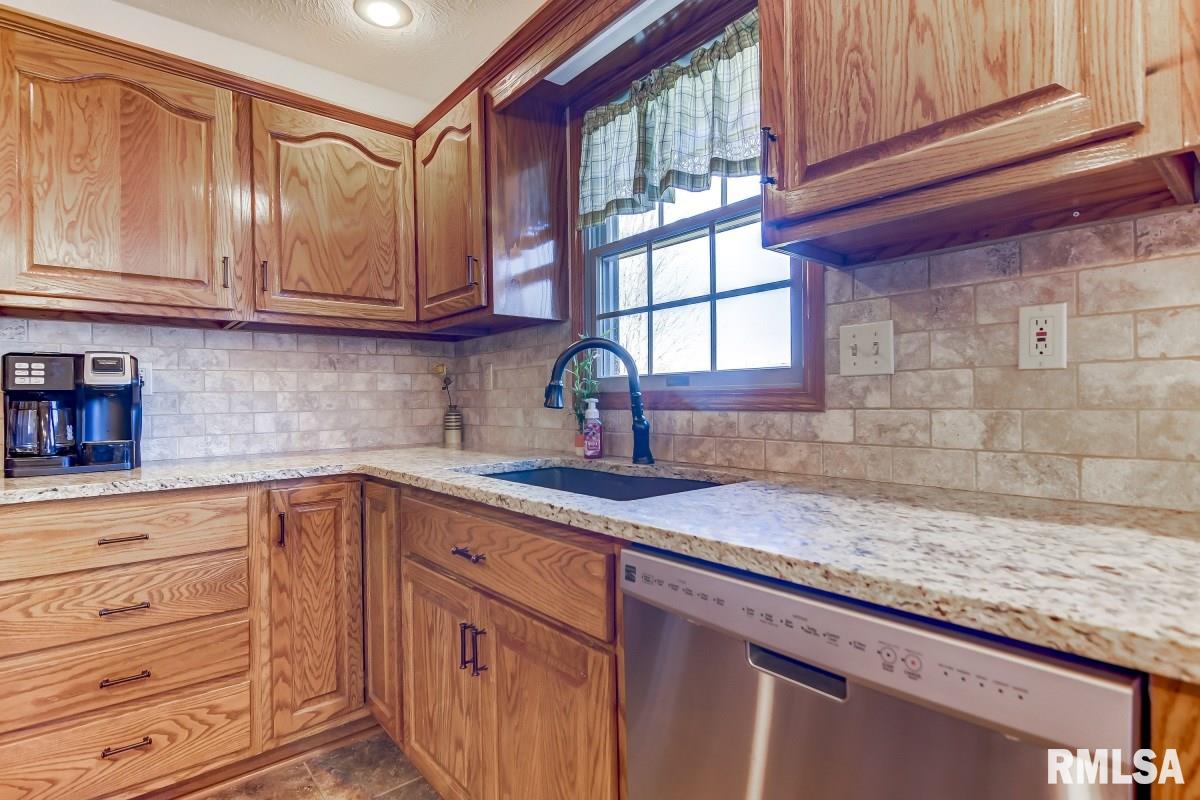2512 Woodfield Road Springfield, IL 62711 - Photo 13 of 36