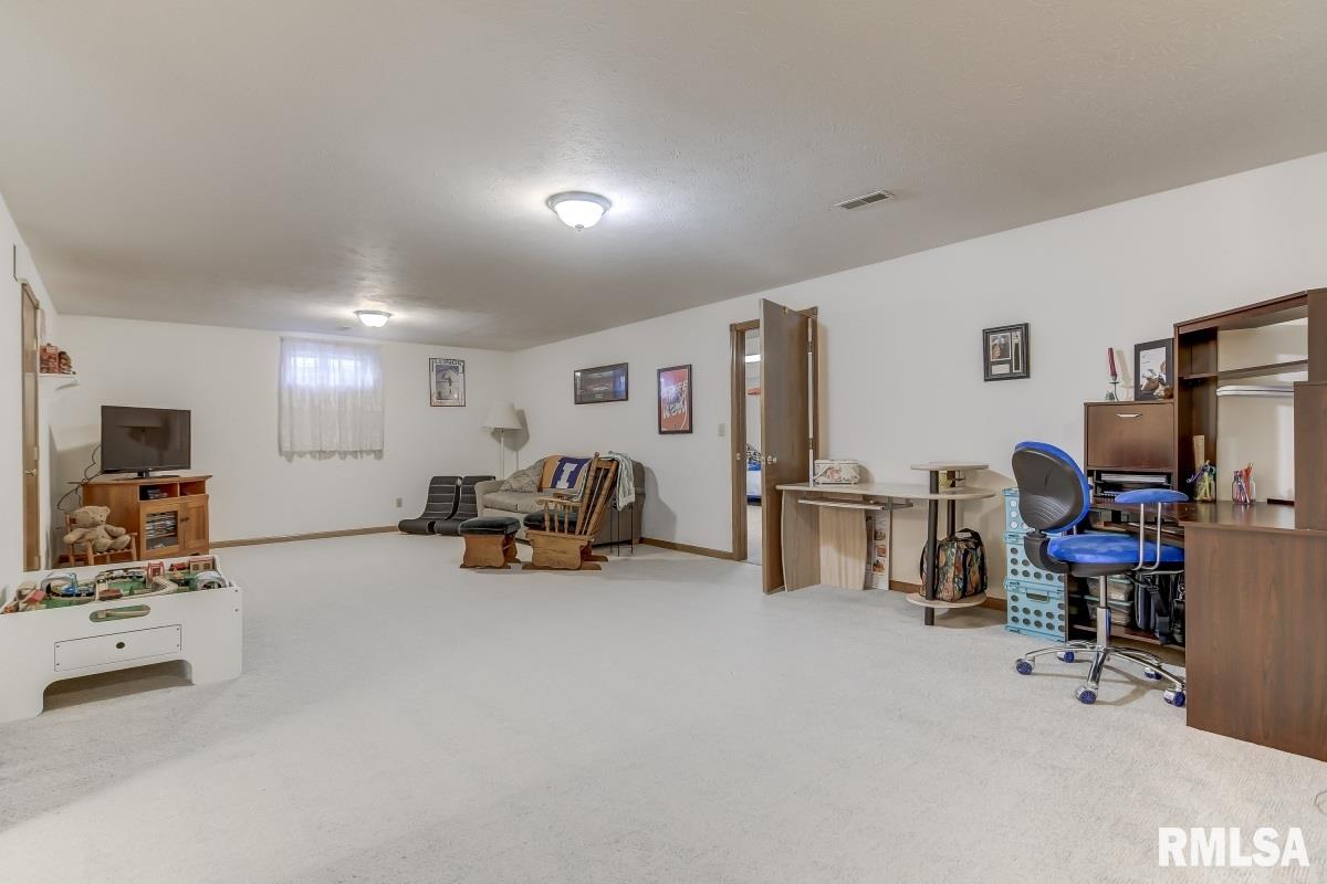 2512 Woodfield Road Springfield, IL 62711 - Photo 26 of 36