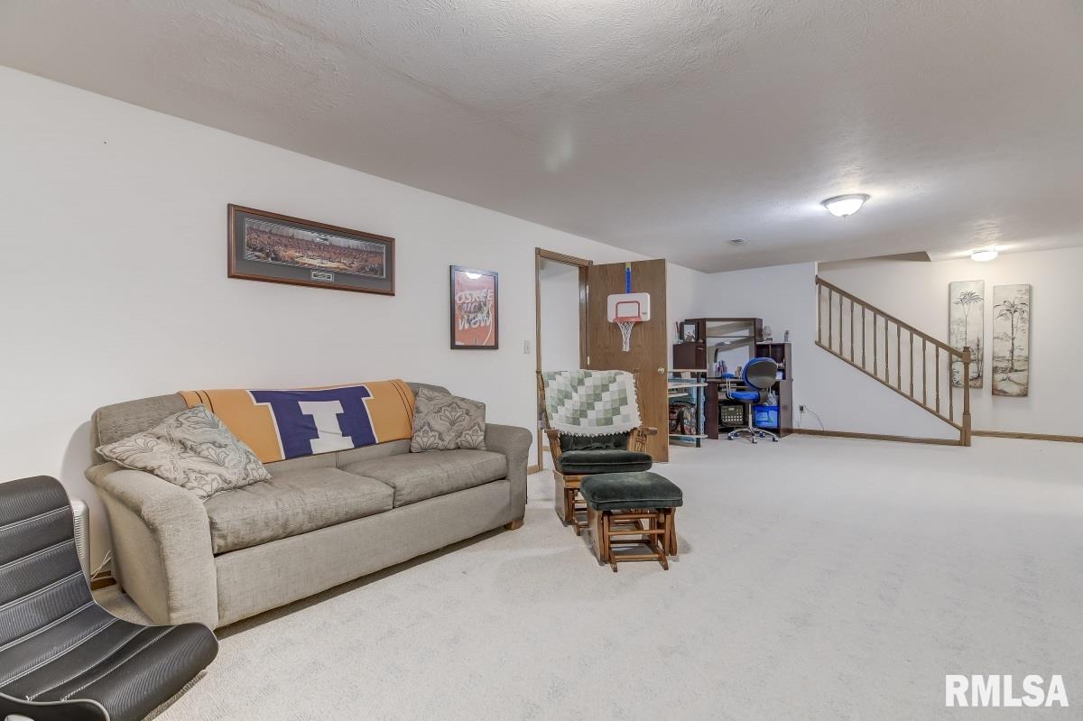 2512 Woodfield Road Springfield, IL 62711 - Photo 27 of 36