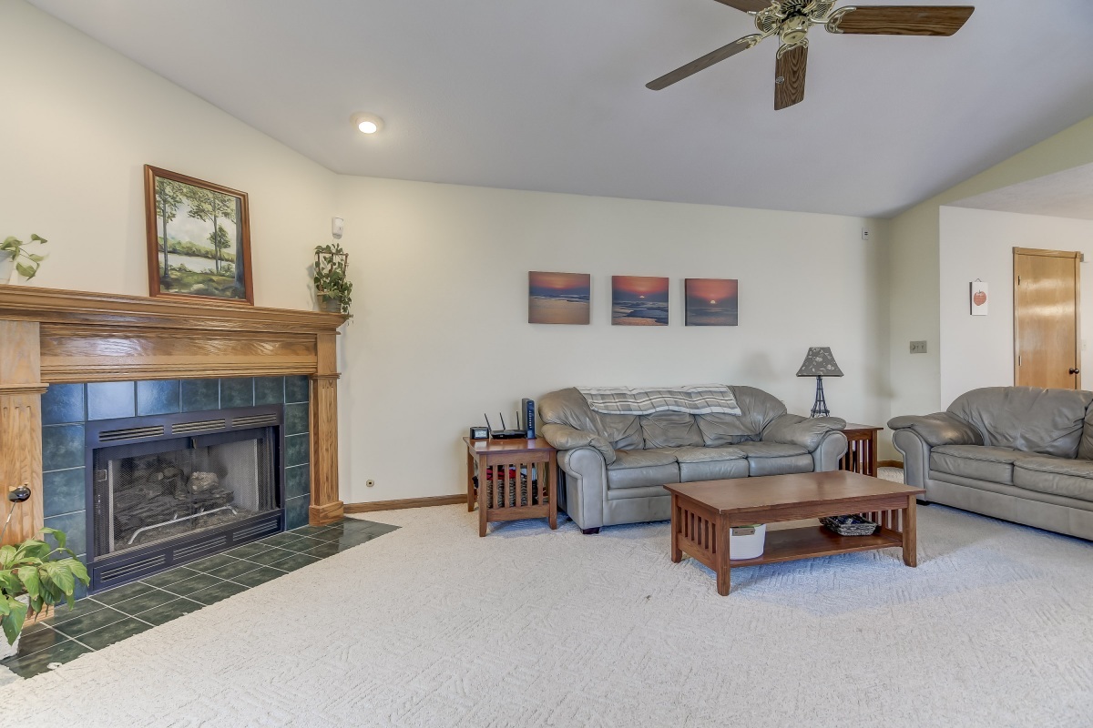 2512 Woodfield Road Springfield, IL 62711 - Photo 5 of 36