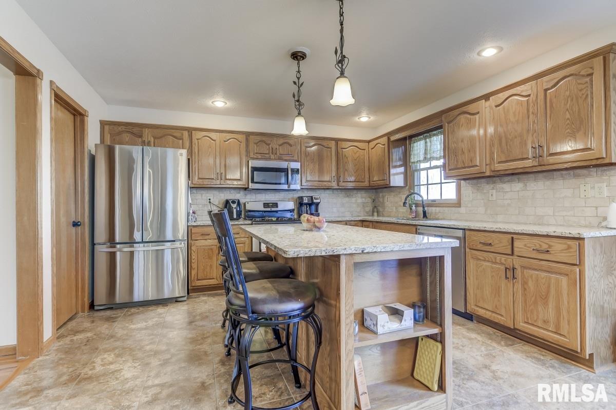 2512 Woodfield Road Springfield, IL 62711 - Photo 6 of 36