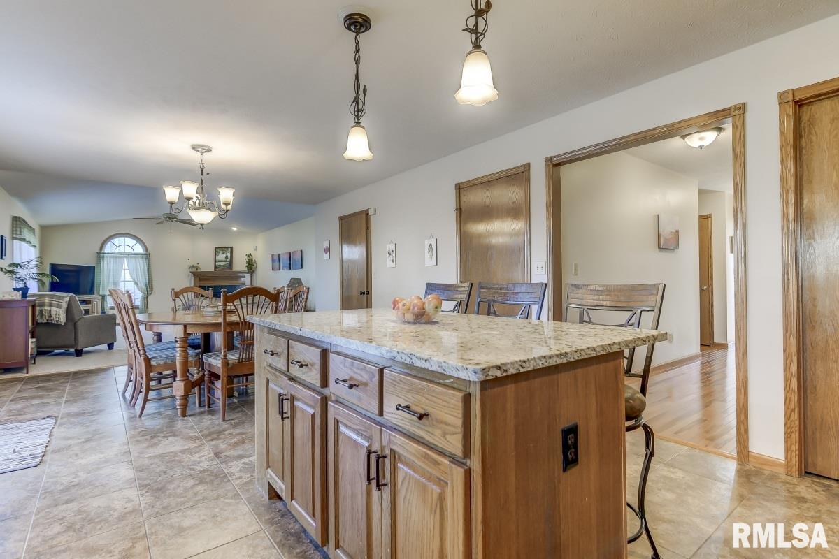 2512 Woodfield Road Springfield, IL 62711 - Photo 7 of 36