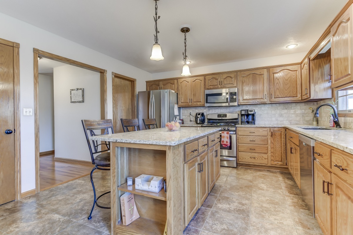 2512 Woodfield Road Springfield, IL 62711 - Photo 9 of 36