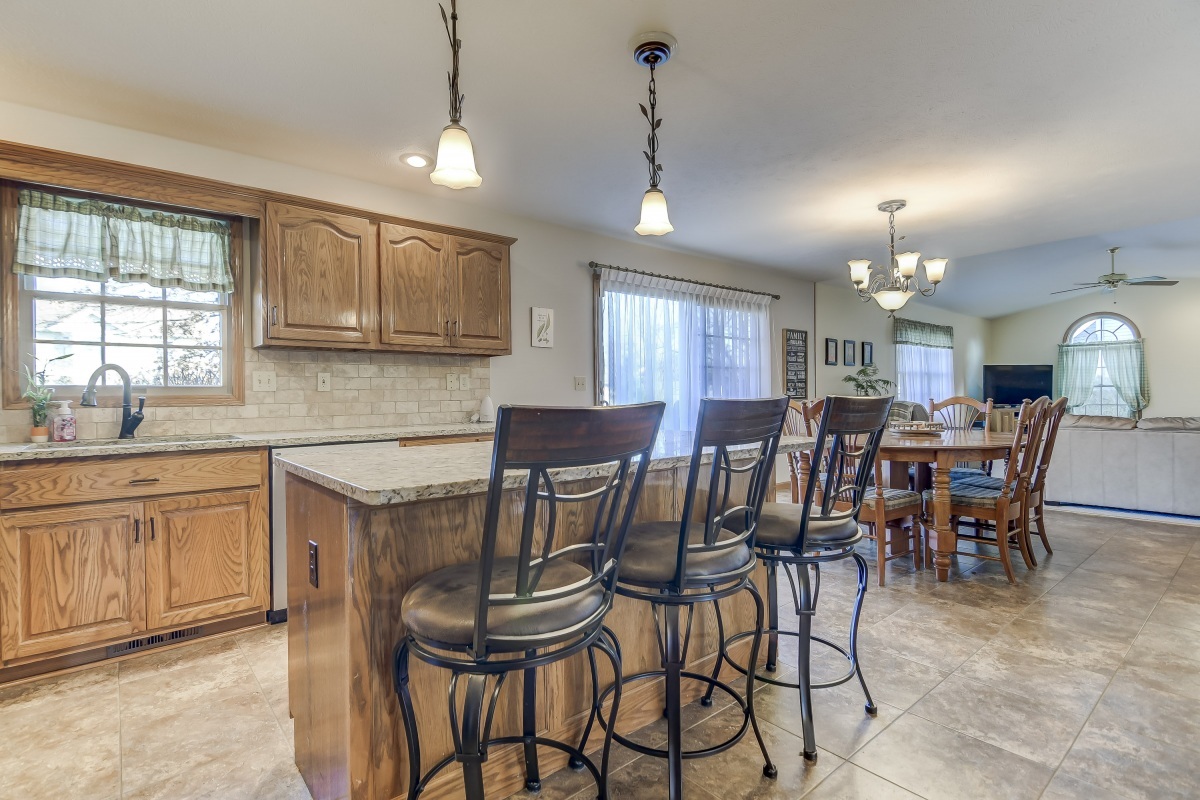 2512 Woodfield Road Springfield, IL 62711 - Photo 10 of 36