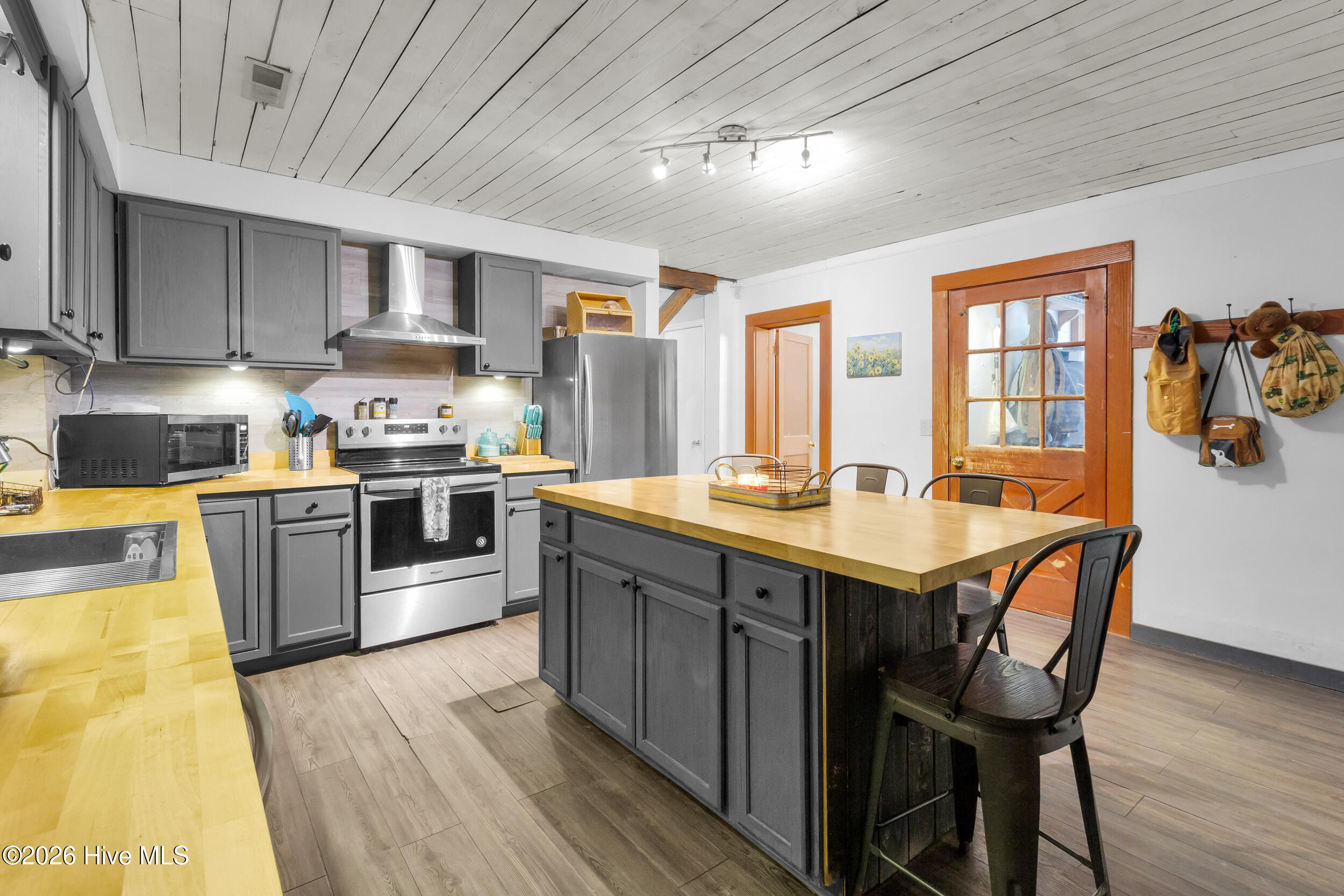 614 West Thurman Road New Bern, NC 28562 - Photo 12 of 52 8_img_0610