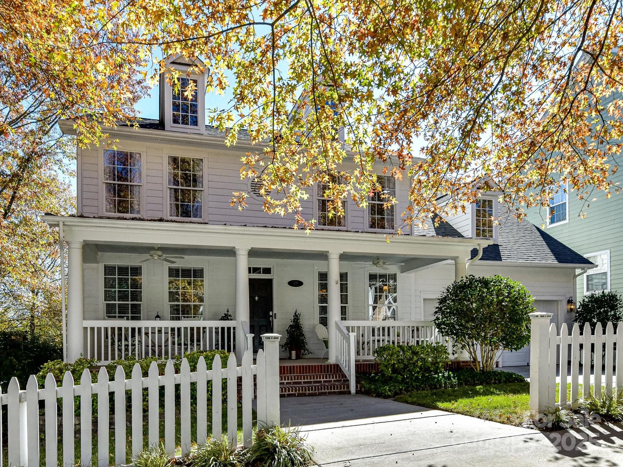 238 Fairview Lane Davidson, NC 28036 - Photo 3 of 40 front view of a house