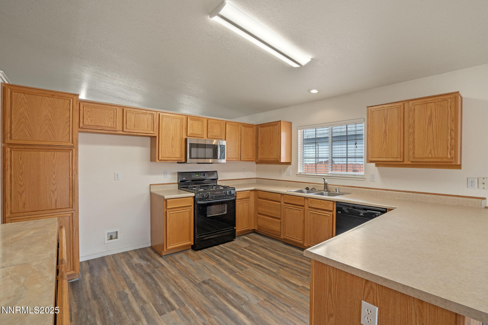 18197 Almondleaf Court Reno, NV 89508 - Photo 20 of 34 a kitchen with stainless steel appliances granite countertop a stove a sink dishwasher and a refrigerator