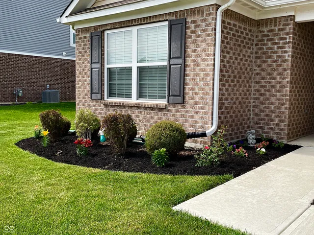 $374,900 | 4678 West Otway Lane, New Palestine, IN 46163