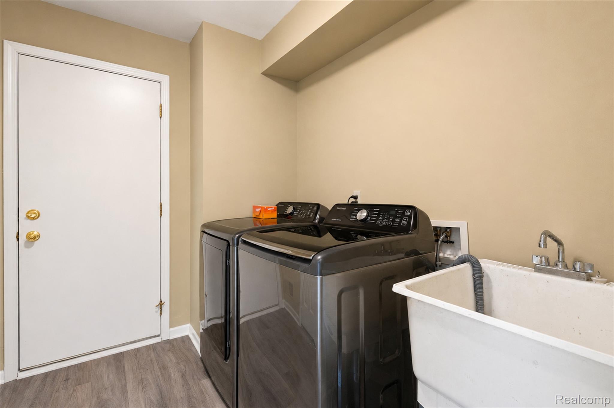 41585 Cherry Hill Road Canton, MI 48188 - Photo 23 of 43 B-41585 Cherry Hill Rd , canton-18.jpg
