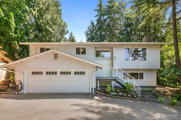 $799,950 | 19514 35th Avenue Northeast, Lake Forest Park, WA 98155