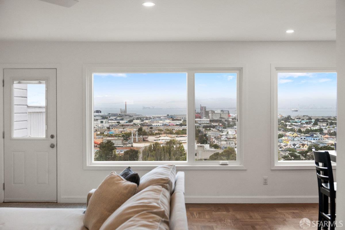130 Bridgeview Drive San Francisco, CA 94124 - Photo 5 of 48