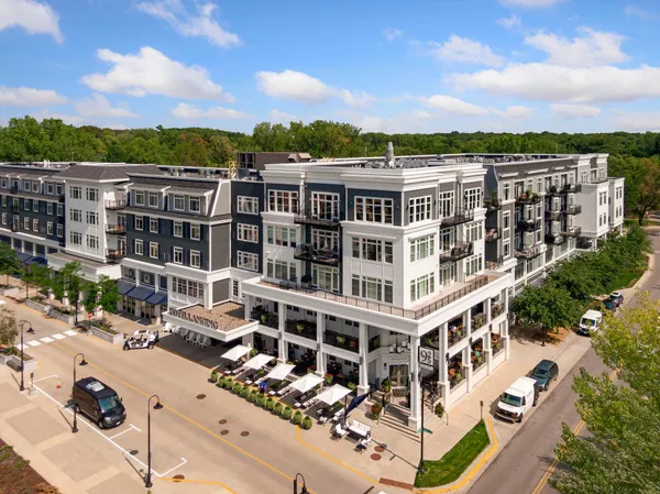 $4,200 | 1042 East Circle Drive, Wayzata, MN 55391