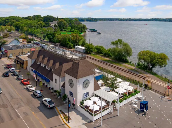 $4,200 | 1042 East Circle Drive, Wayzata, MN 55391