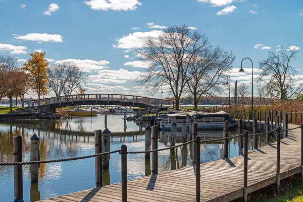 $4,200 | 1042 East Circle Drive, Wayzata, MN 55391