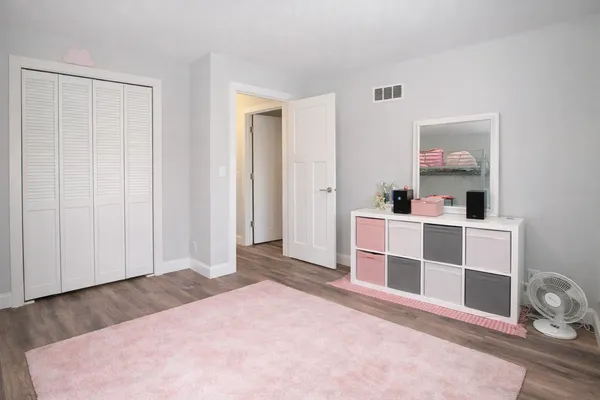 $4,200 | 1042 East Circle Drive, Wayzata, MN 55391