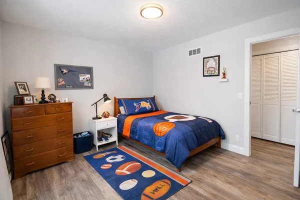 $4,200 | 1042 East Circle Drive, Wayzata, MN 55391