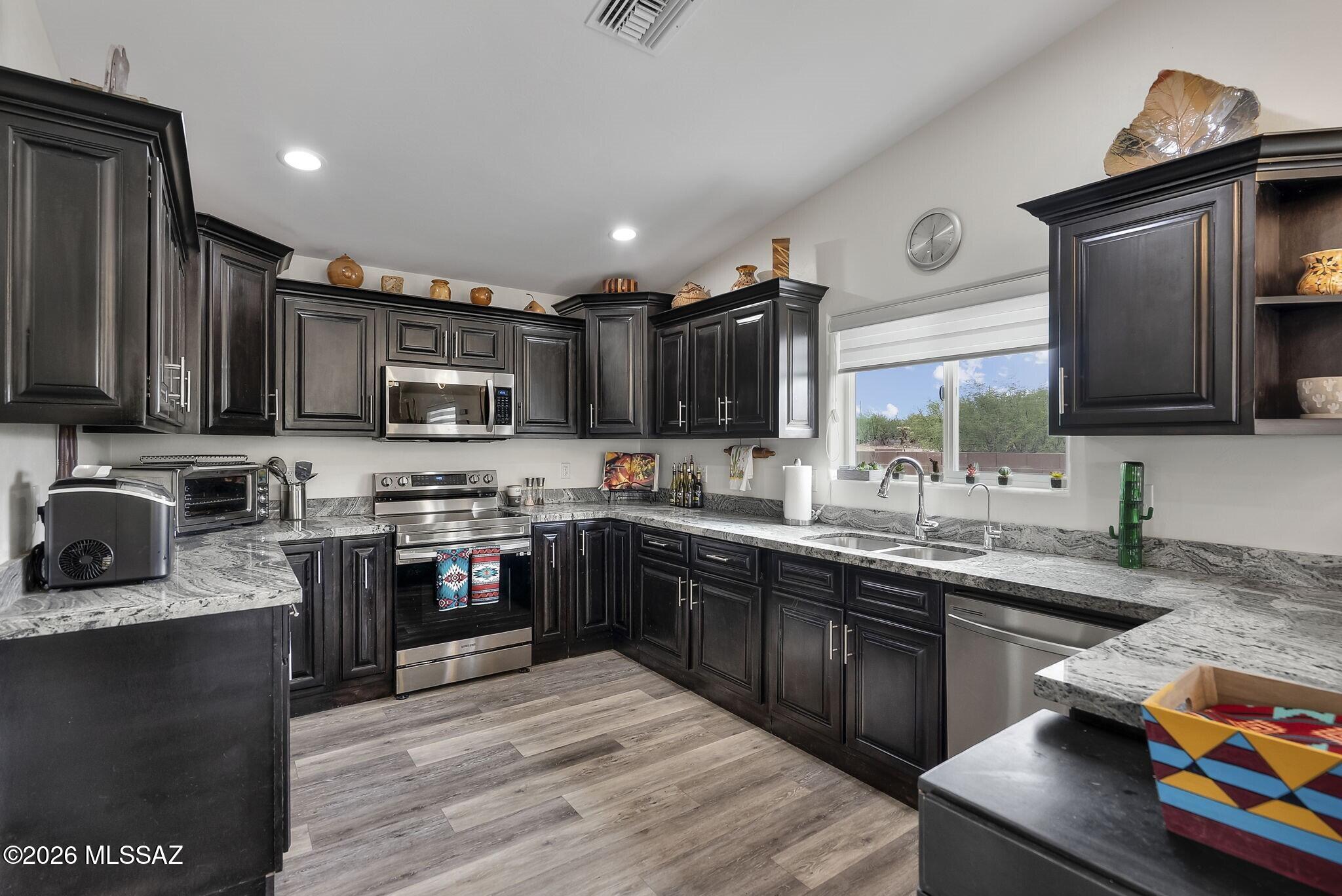 1752 Circulo Agua Blanca Rio Rico, AZ 85648 - Photo 7 of 41 Kitchen with SS Appliances