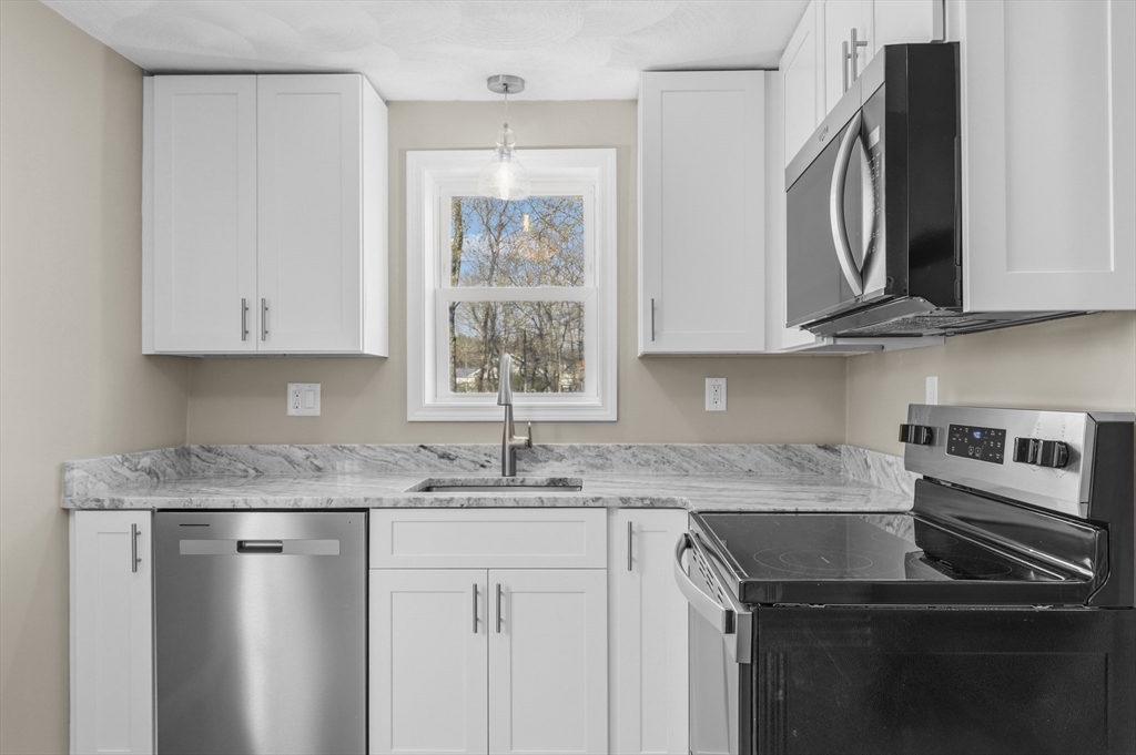 246 Winthrop Street Rehoboth, MA 02769 - Photo 5 of 36