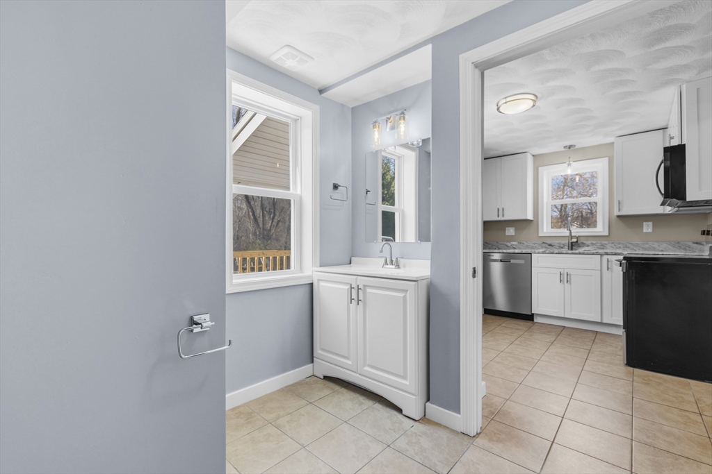 246 Winthrop Street Rehoboth, MA 02769 - Photo 8 of 36