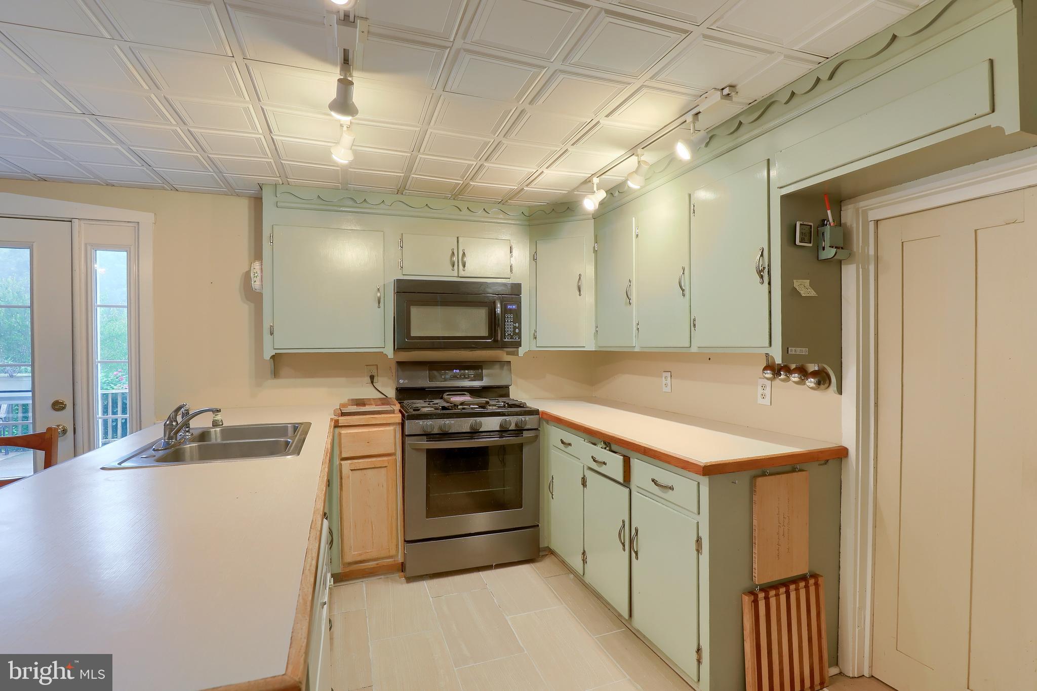 2954 Pinch Road Manheim, PA 17545 - Photo 7 of 42