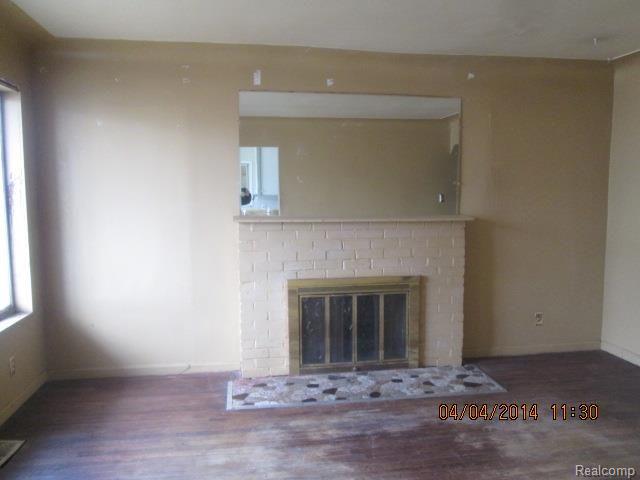 20832 Ridgemont Road Harper Woods, MI 48225 - Photo 13 of 13 IMG_4906.jpg