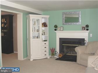 22 Berkley Road Broomall, PA 19008 - Photo 8 of 12 Living Room