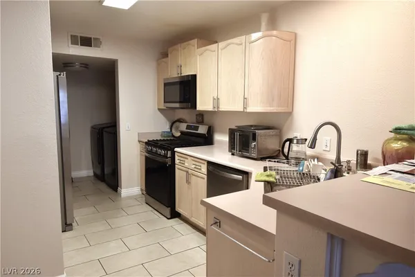 $1,950 | 8064 Teresita Avenue, Las Vegas, NV 89147