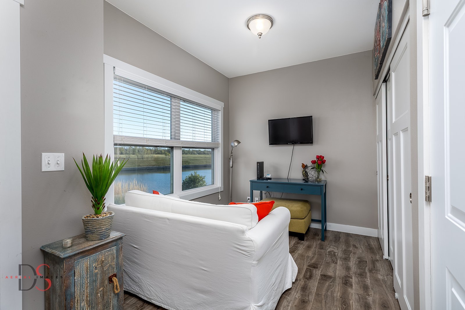 41 Waterside Way, Unit D Ottawa, IL 61350 - Photo 11 of 27 a living room with furniture and a flat screen tv