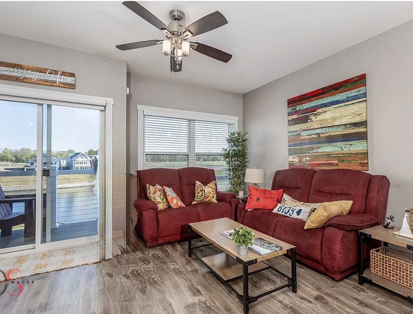 41 Waterside Way, Unit D Ottawa, IL 61350 - Photo 17 of 27 a living room with furniture and a window
