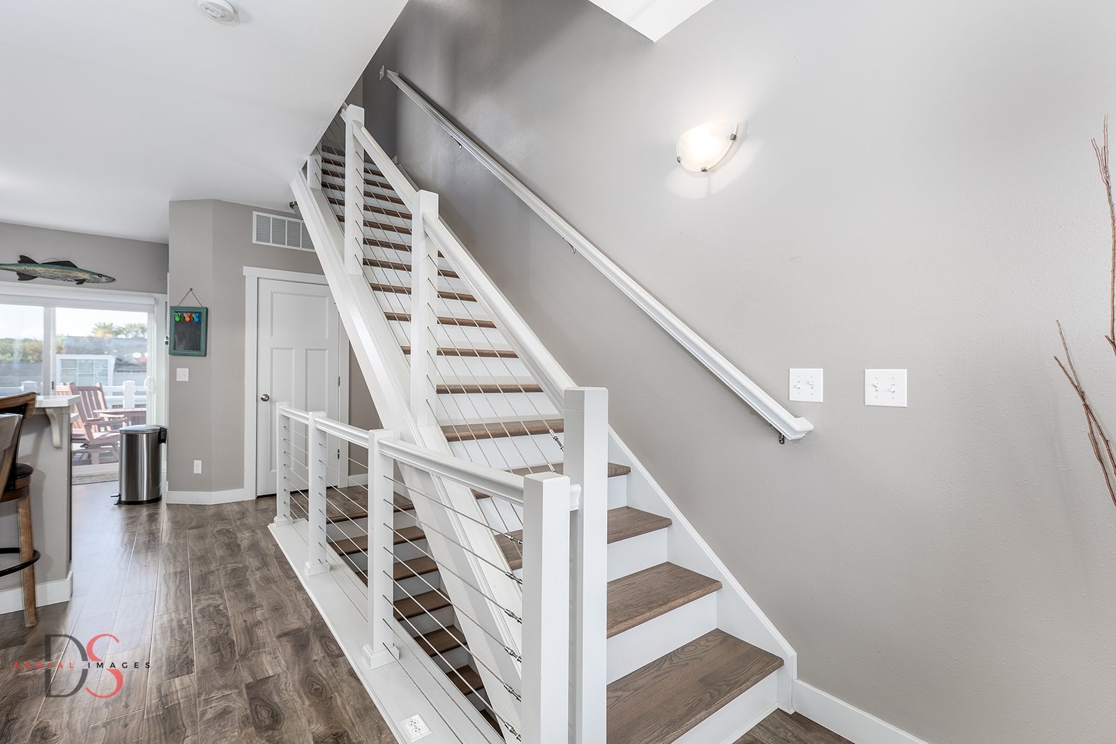 41 Waterside Way, Unit D Ottawa, IL 61350 - Photo 20 of 27 a view of entryway and hall with wooden floor