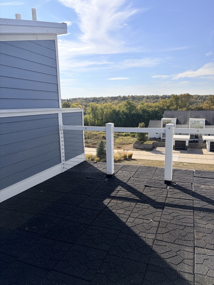 41 Waterside Way, Unit D Ottawa, IL 61350 - Photo 27 of 27 a view of a terrace with sky view