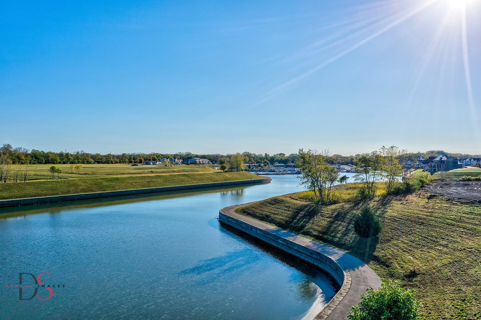 41 Waterside Way, Unit D Ottawa, IL 61350 - Photo 6 of 27 a view of a lake with houses
