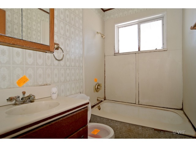 35 Payson Street Hoffman Estates, IL 60169 - Photo 8 of 10