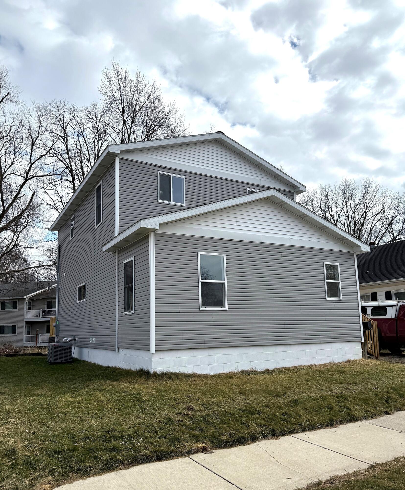 632 Spring Street Three Rivers, MI 49093 - Photo 2 of 21 22