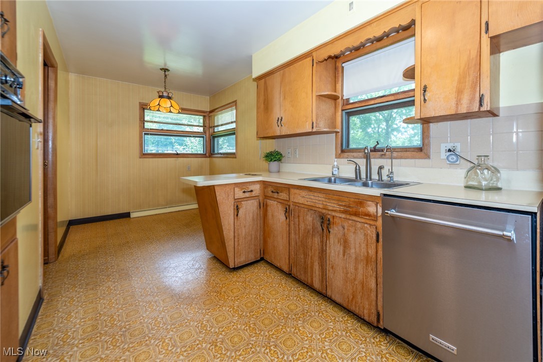 298 Winchester Road Akron, OH 44333 - Photo 9 of 33 Gallery Image 9