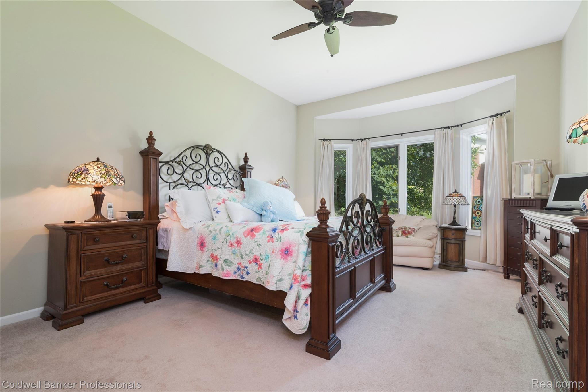 6607 Chatham Circle Rochester, MI 48306 - Photo 12 of 28 First Floor Master Bedroom