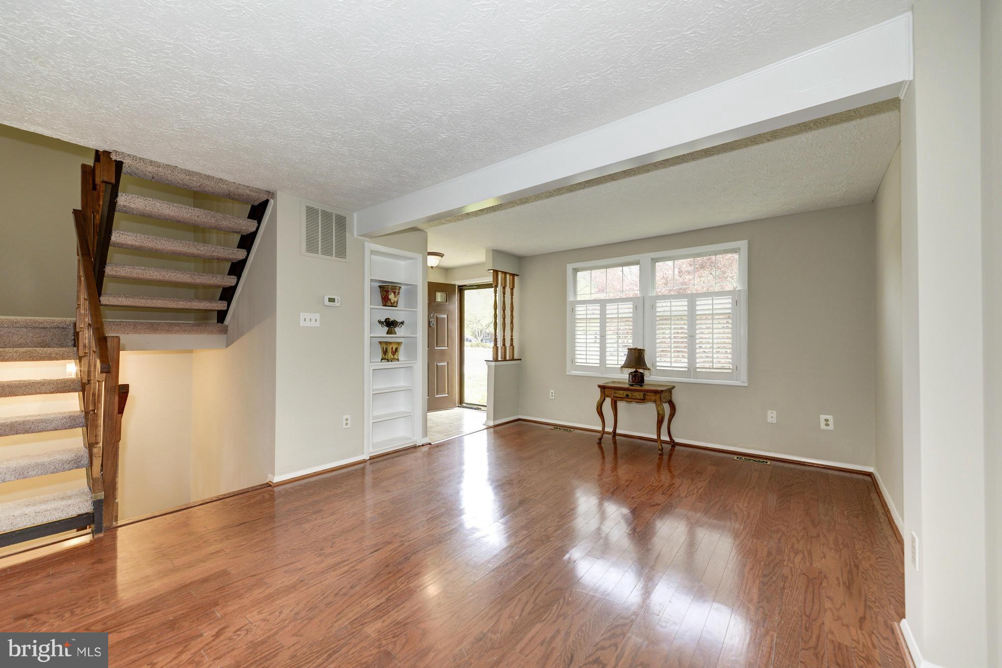 11565 Ivy Bush Court Reston, VA 20191 - Photo 4 of 30 Living Room
