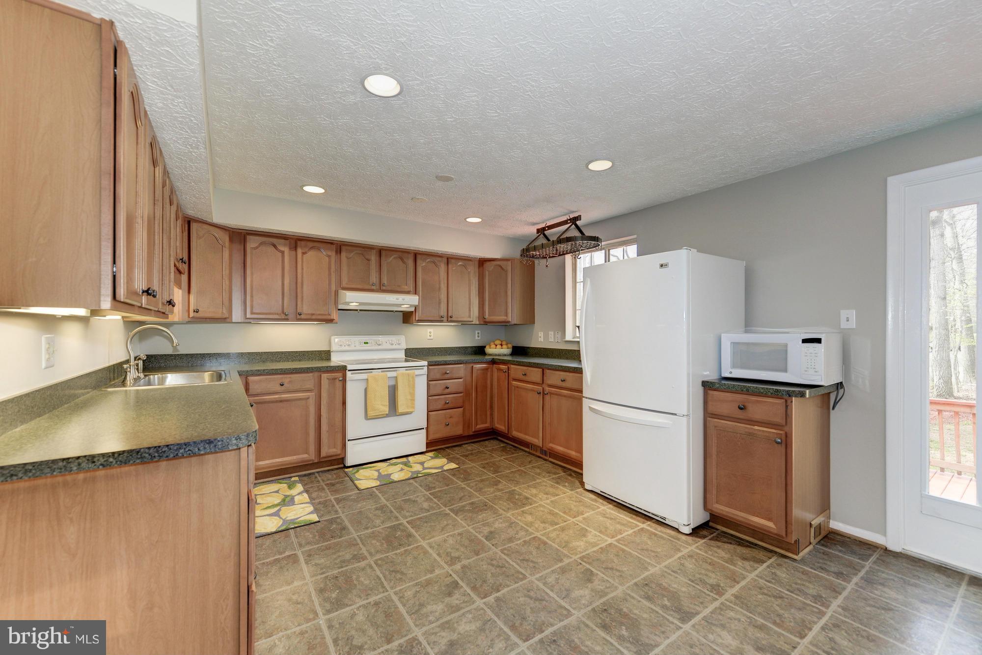 11565 Ivy Bush Court Reston, VA 20191 - Photo 6 of 30 Kitchen