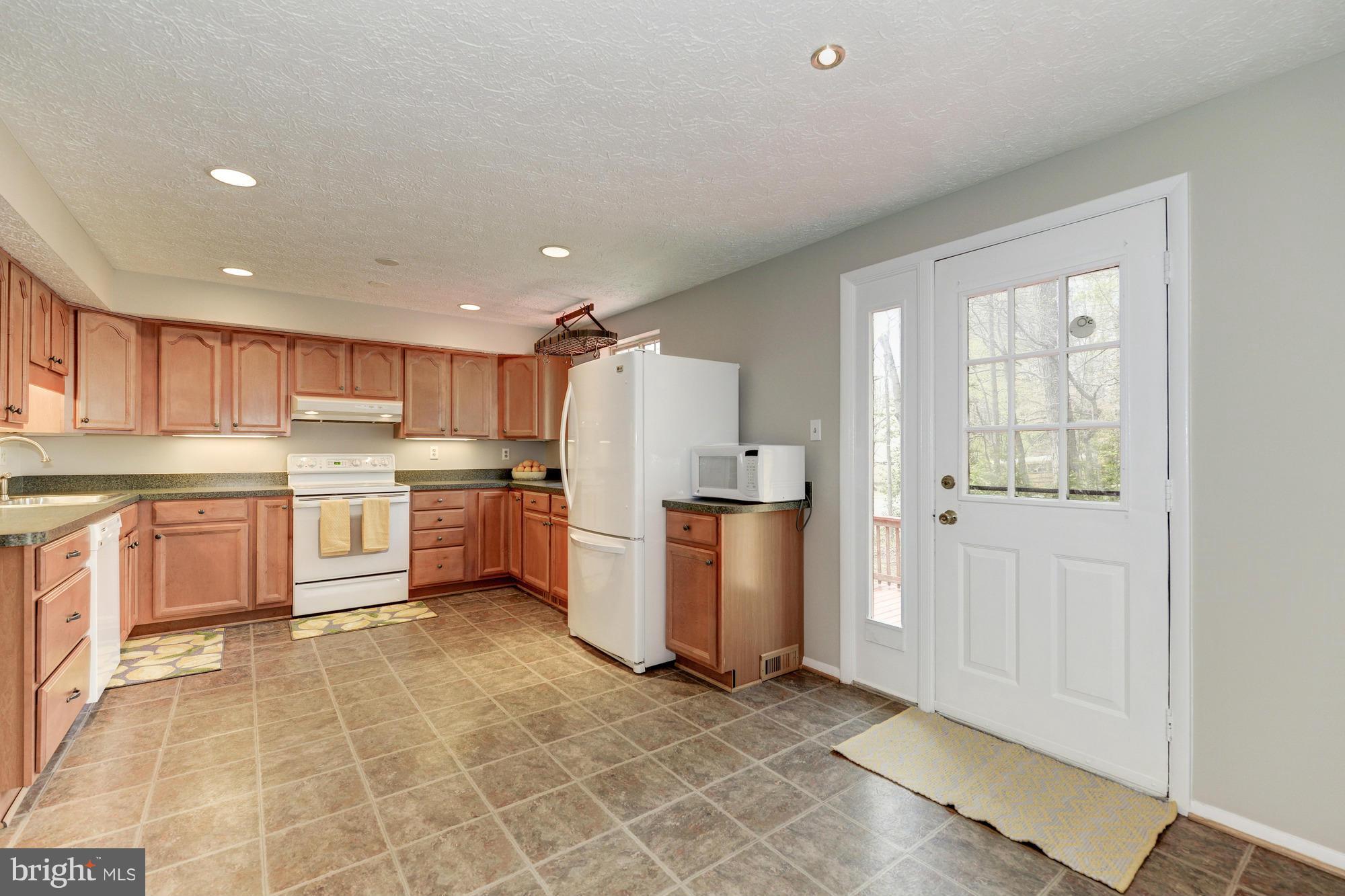 11565 Ivy Bush Court Reston, VA 20191 - Photo 9 of 30 Kitchen