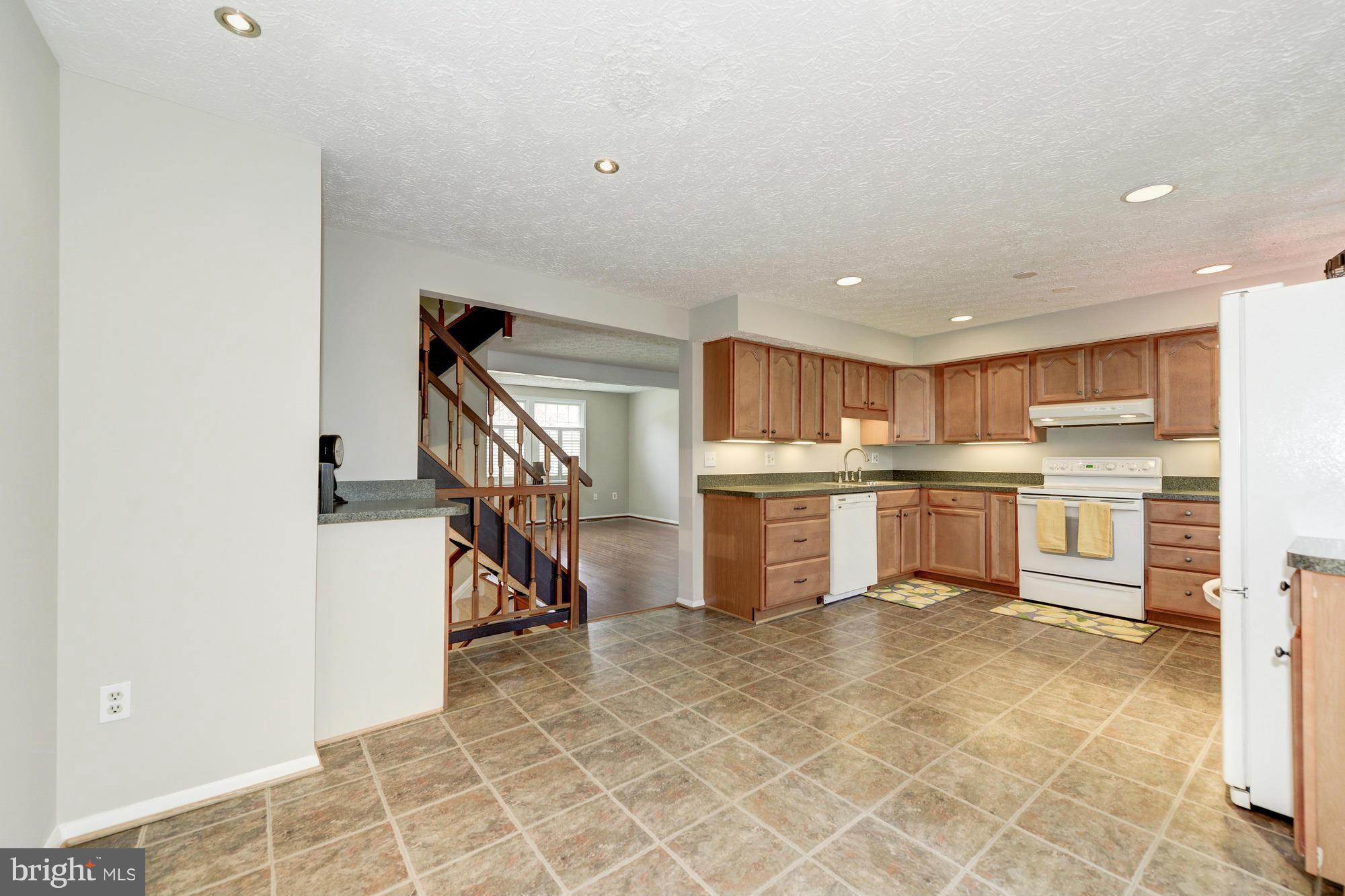 11565 Ivy Bush Court Reston, VA 20191 - Photo 10 of 30 Kitchen