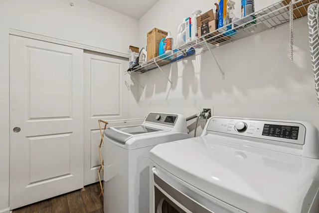 $359,900 | 952 Darwin Street, North Aurora, IL 60542