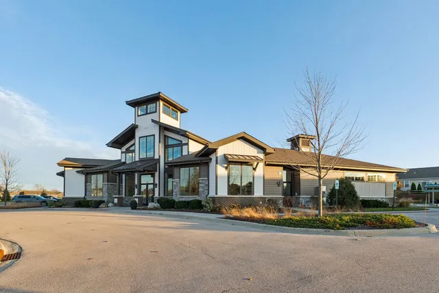 $359,900 | 952 Darwin Street, North Aurora, IL 60542