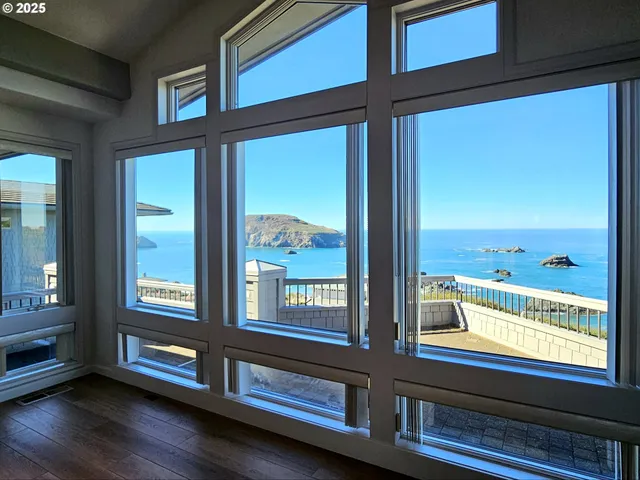 $1,379,000 | 96448 Shorewood Terrace, Brookings, OR 97415