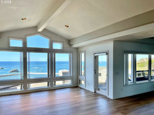 $1,379,000 | 96448 Shorewood Terrace, Brookings, OR 97415